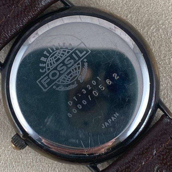 Vintage FOSSIL Buck Deer with Antlers and 5 Legs Leather Dial - Picture 5 of 9